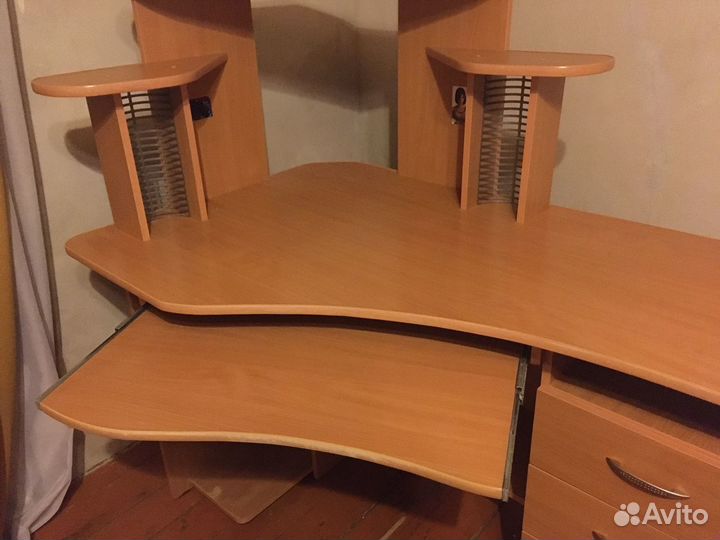 Компьютерный стол