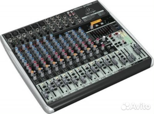Микшерный пульт Behringer QX1832USB