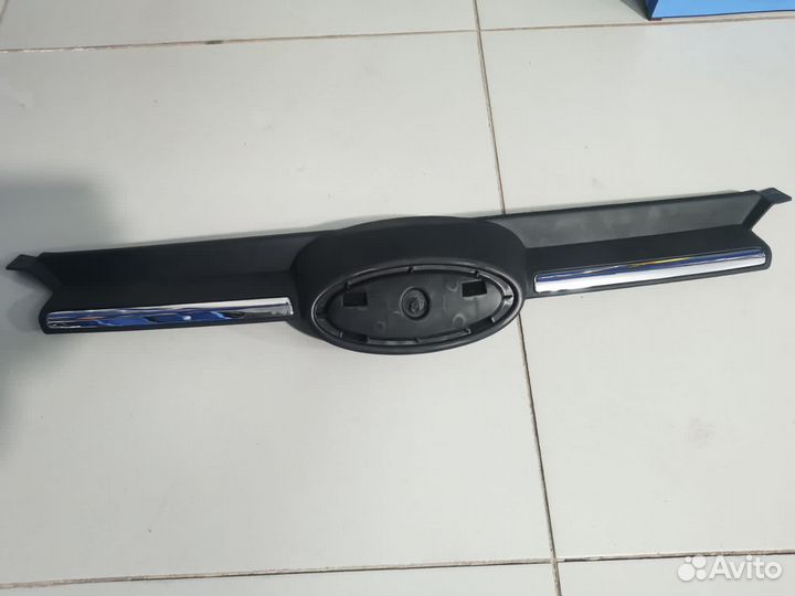 Верхняя решетка Форд фокус 3 хром