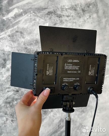 Видеосвет LED-U600 со штативом