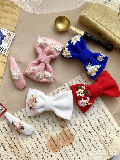 Бантики и заколки с вышивкой ручной работы