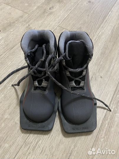 Лыжные ботинки