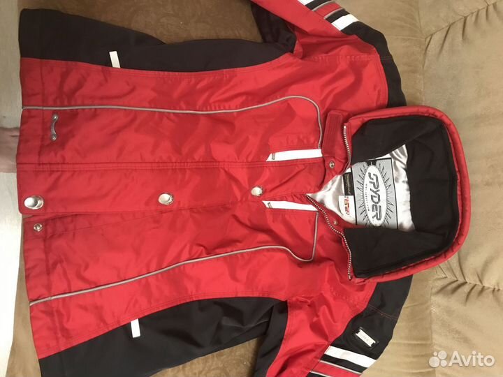Утепленная спортивная женская куртка фирмы spyder