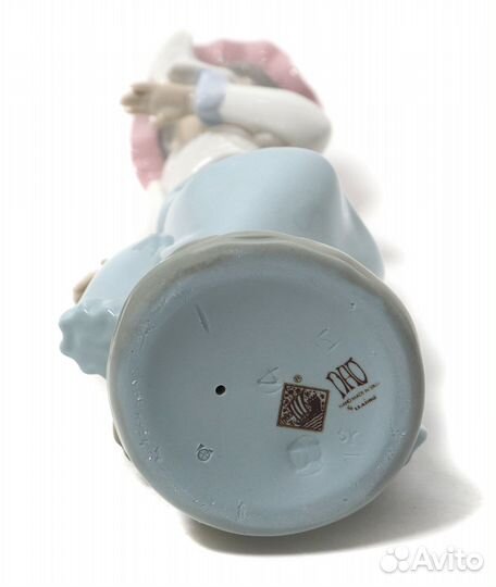 Фарфоровая фигура Девочка с голубем. NAO by Lladro