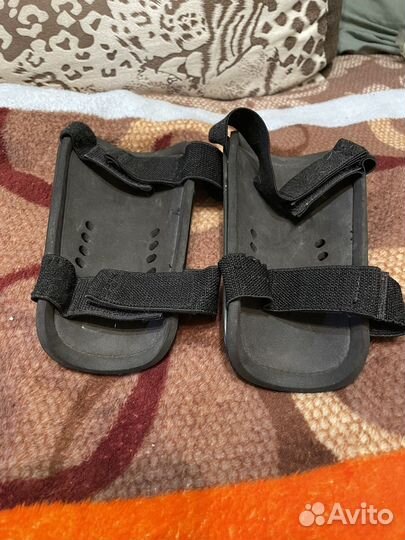 Футбольные щитки