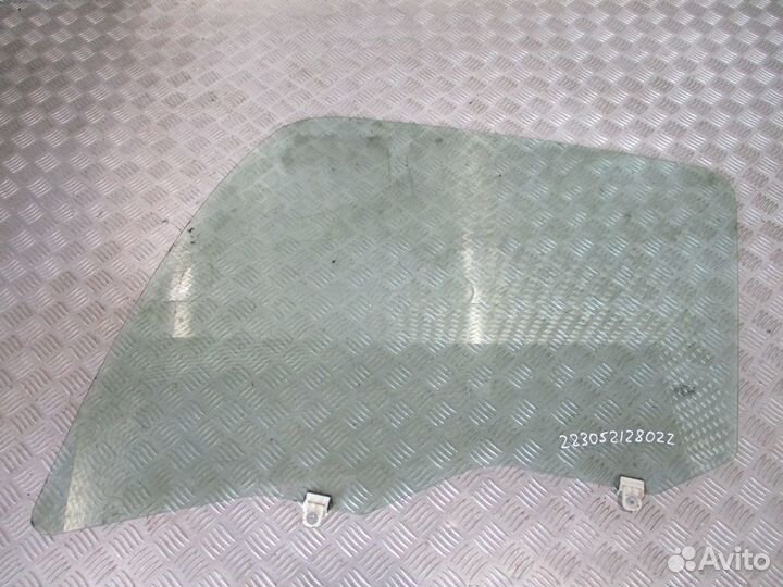 Стекло двери левое isuzu 8982117650