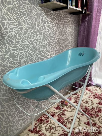 Ванночка с подставкой для купания