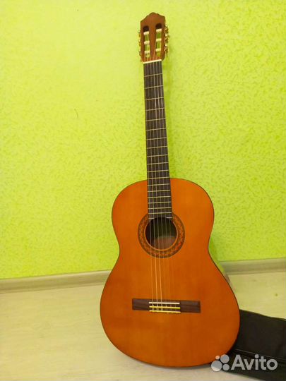 Классическая гитара yamaha c40