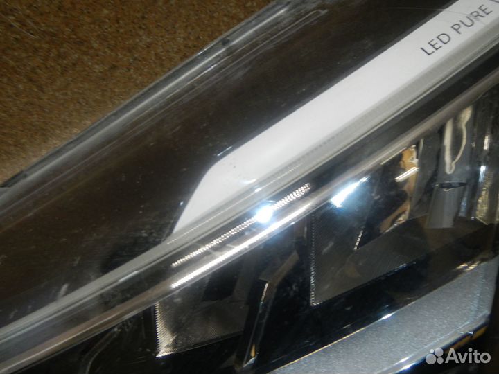 Фара левая Renault Arkana