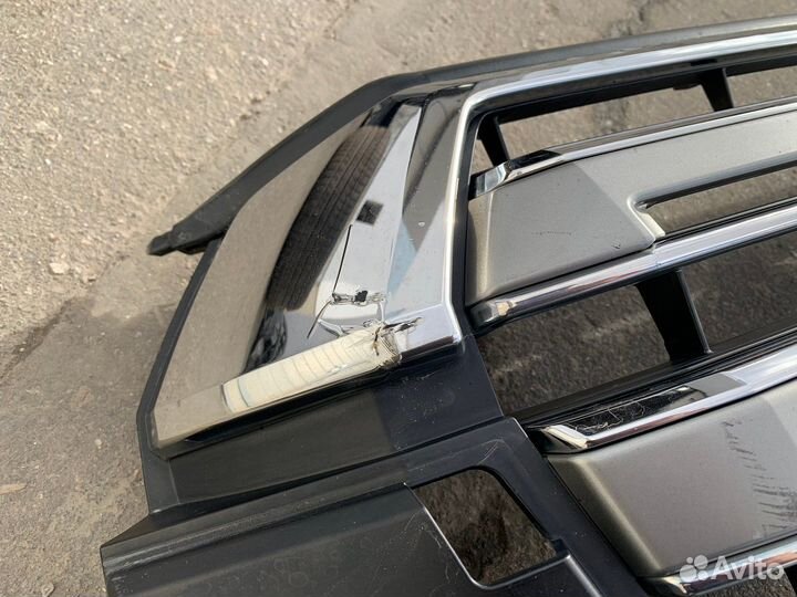 Решетка радиатора Land Cruiser 200