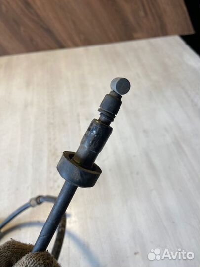 Трос стояночного тормоза левый Hyundai Santa Fe