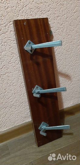 Вешалка настенная для одежды