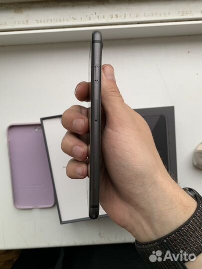 iPhone 8, 64 ГБ