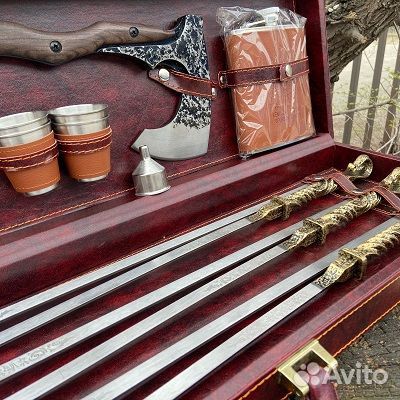 Подарочный набор шампуров в чемодане