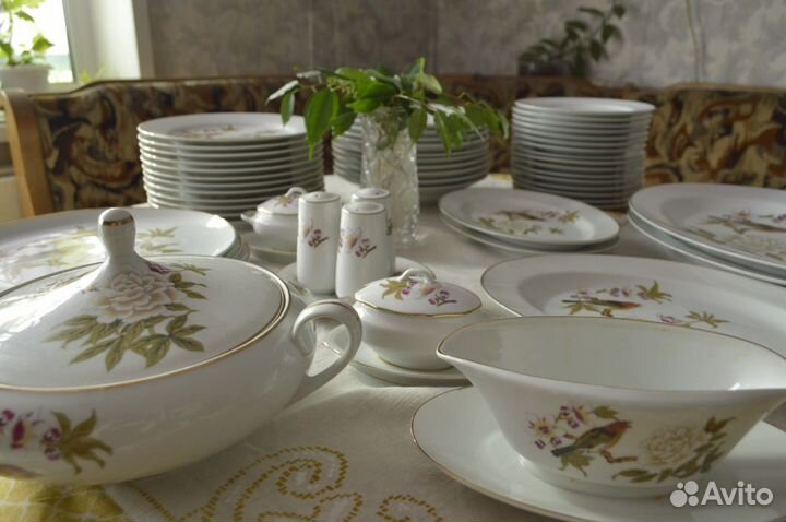 Столовый фарфоровый сервиз 