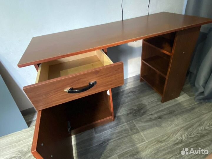 Стол письменный