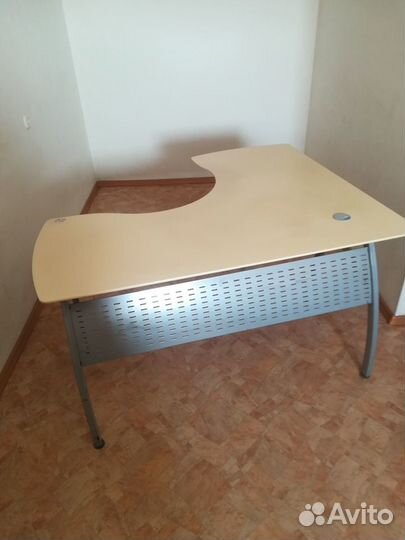 Стол угловой