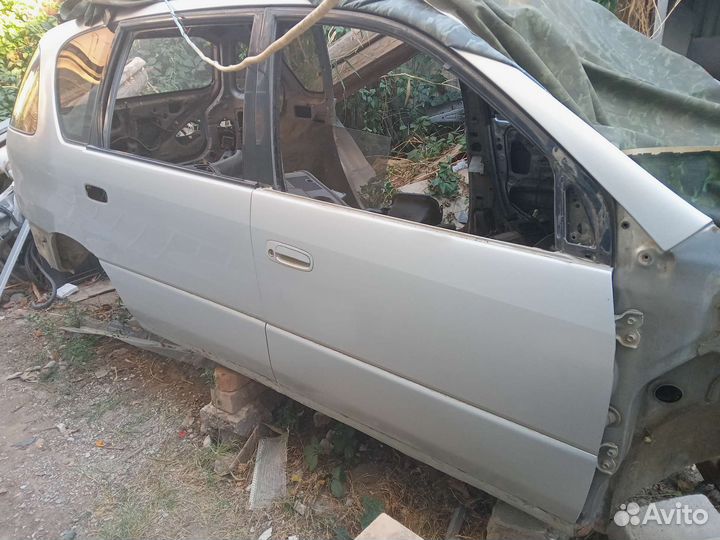 Двери на toyota ipsum 10