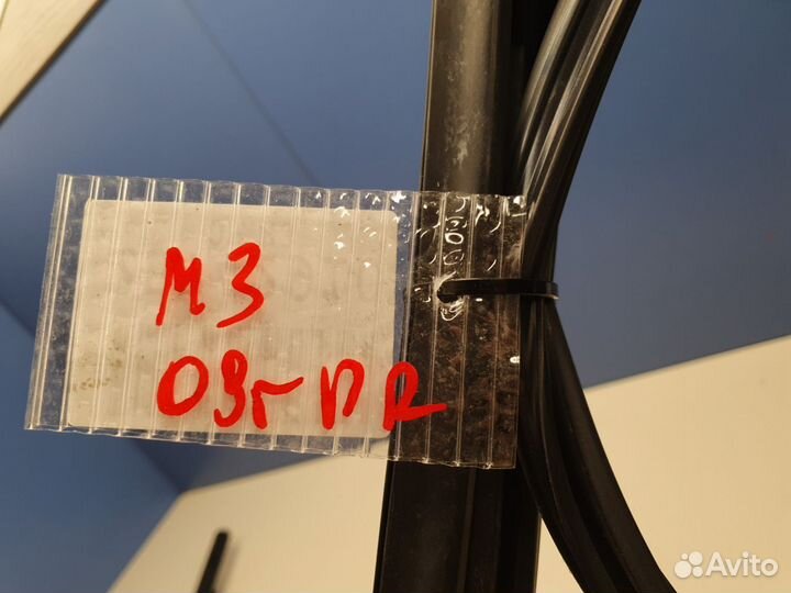 Уплотнитель стекла передней правой двери Mazda 3 BL 2009-2013