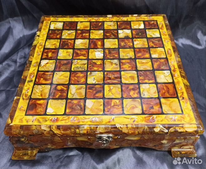 Шахматы янтарные