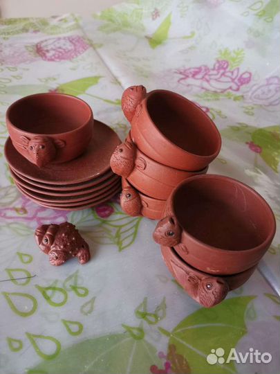 Чашки с блюдцами