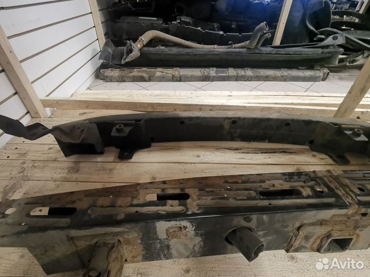 Усилитель бампера Cadillac Escalade gmt 900