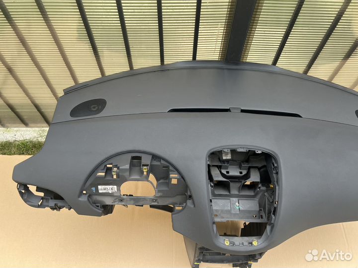 Торпеда Peugeot 207