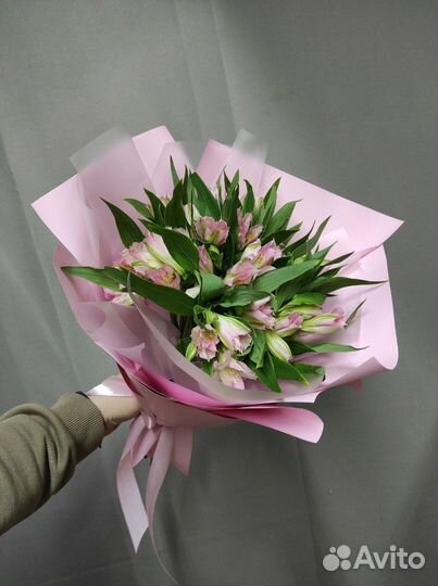 Букет из 9 розовых альстромерий