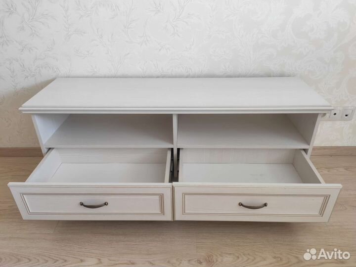 Тумба под телевизор