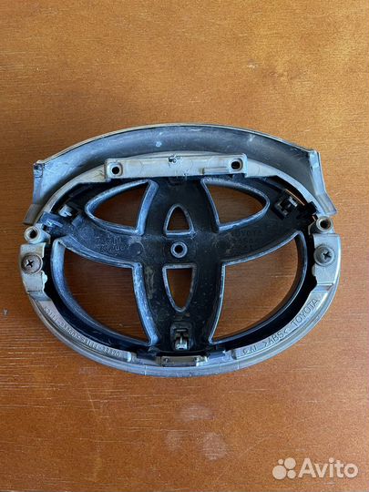 Эмблема toyota camry 50