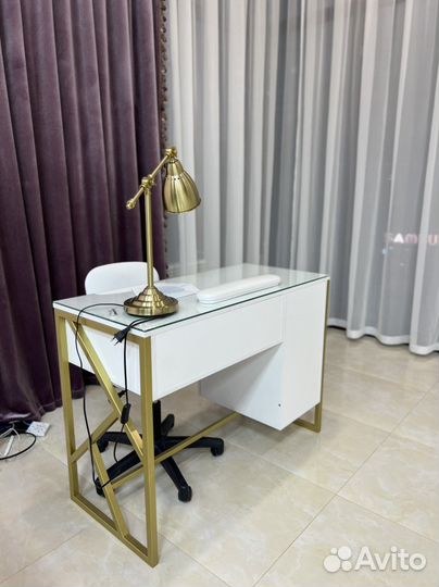 Сдаю столик нейл мастеру