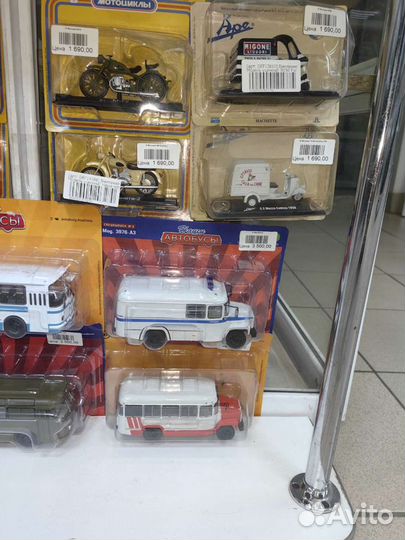 Модели автобусов и мотоциклов 1:43