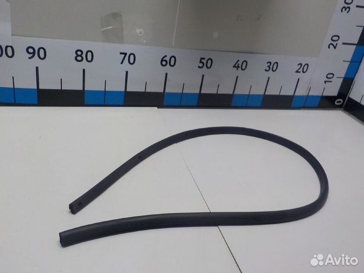 Уплотнитель капота Nissan Pathfinder R52