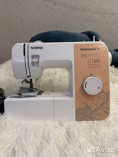 Швейная машинка Brother Universal 17