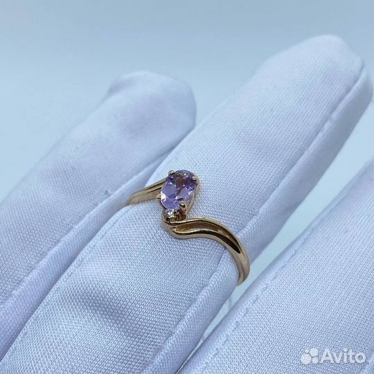 Золотое кольцо с камнем 17,5р