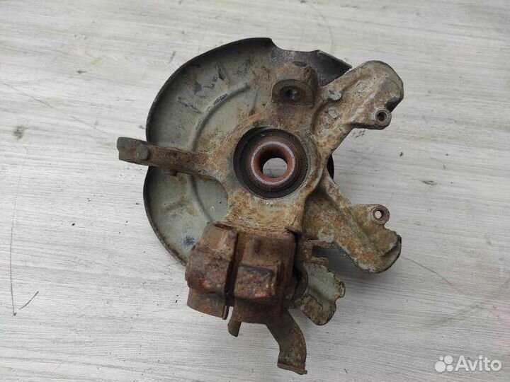 Кулак передний правый Skoda Fabia I рестайлинг (20