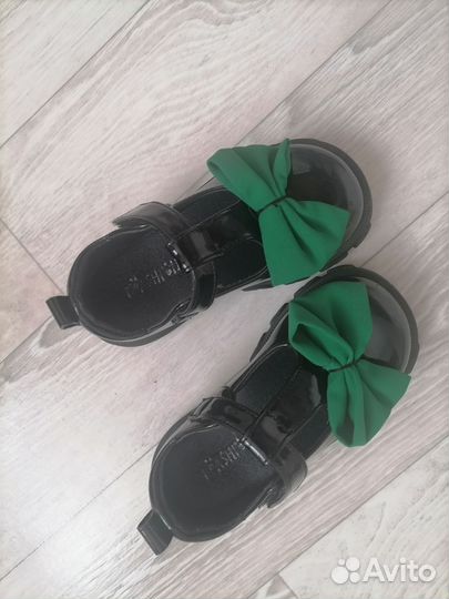 Продам костюм р. 104-110 туфли 28р