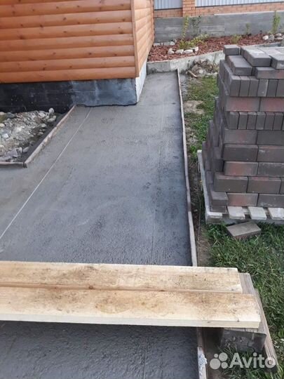 Оказываем услуги по заливке и выравниванию полов