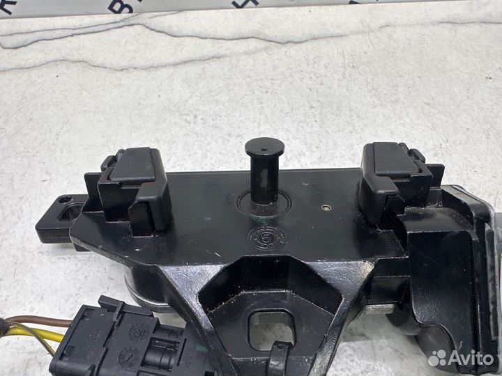 Доводчик багажника Bmw E65 E66