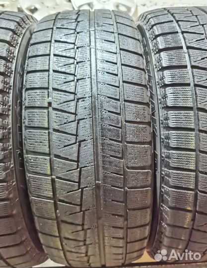 Bridgestone Blizzak Revo GZ 215/55 R17 94Q