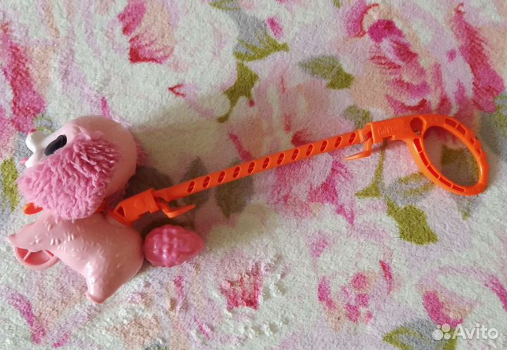 Собака на поводке FurReal