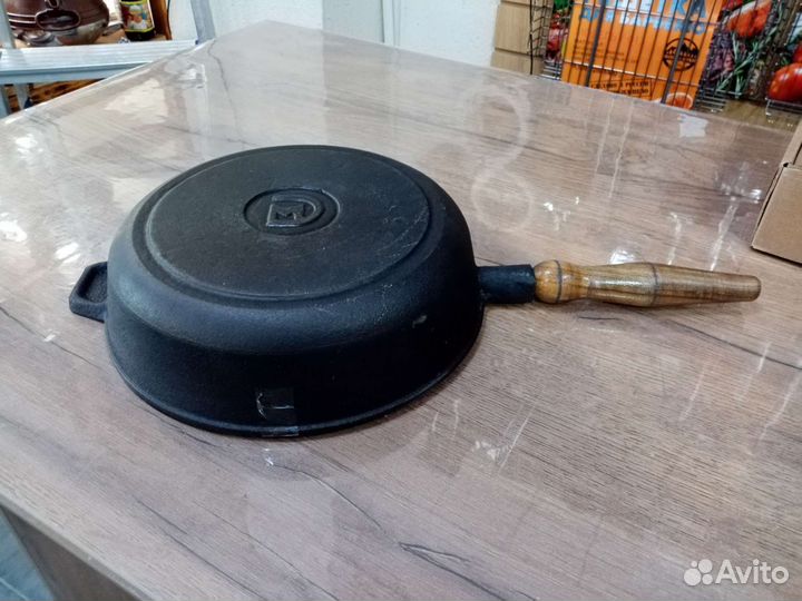 Чугунная сковорода сотейник 26060