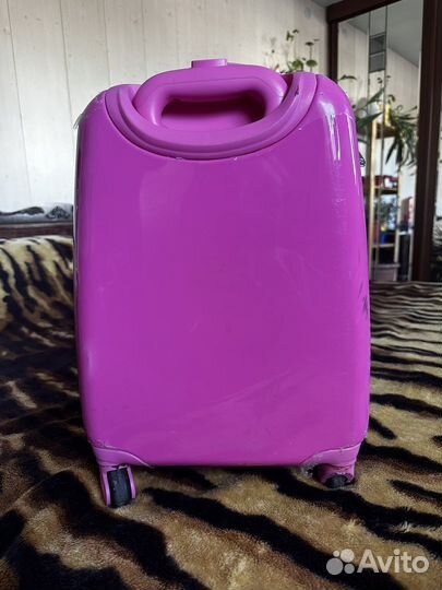 Детский чемодан на колесиках