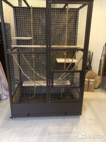Большая клетка для обезьянок