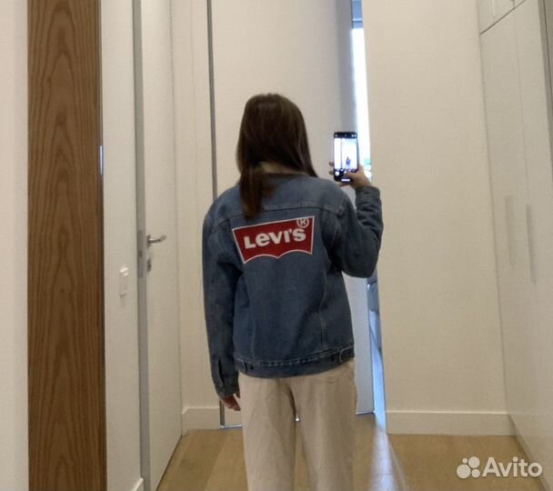 Джинсовая куртка с мехом levis