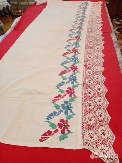 Подзор с кружевом и вышивкой. Винтажный