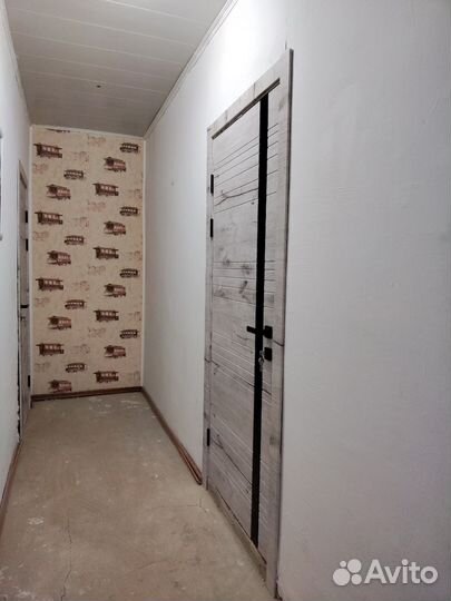 Серые двери с чёрной кромкой по наличию