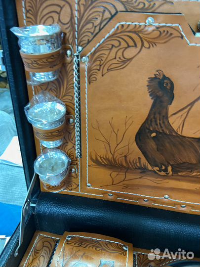 Набор посуды для пикника в чемодане