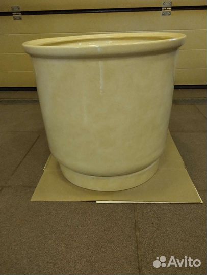 Напольный керамический горшок для цветов. бронь