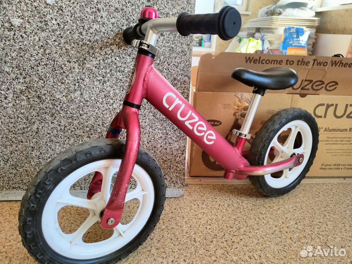 Беговел Cruzee 12